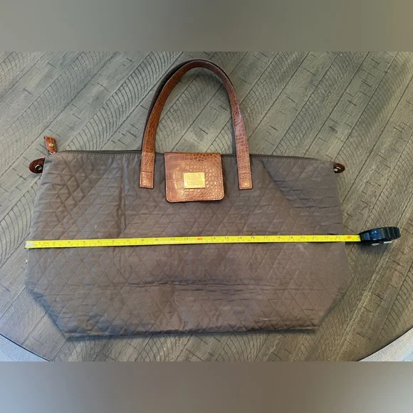 Vintage Liz Claiborne Quilted Weekender bag with faux croc handles and gold logo - Picture 8 of 12